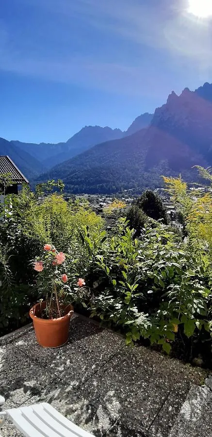 Grosse Ferienwohnung In Hanglage Mit Traumhaftem Bergblick Mittenwald